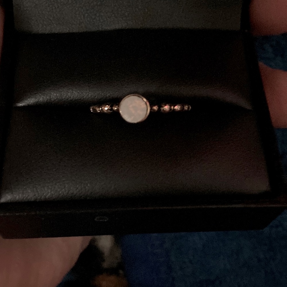 I like this ring it just don’t fit right I paid like 25 bucks for it